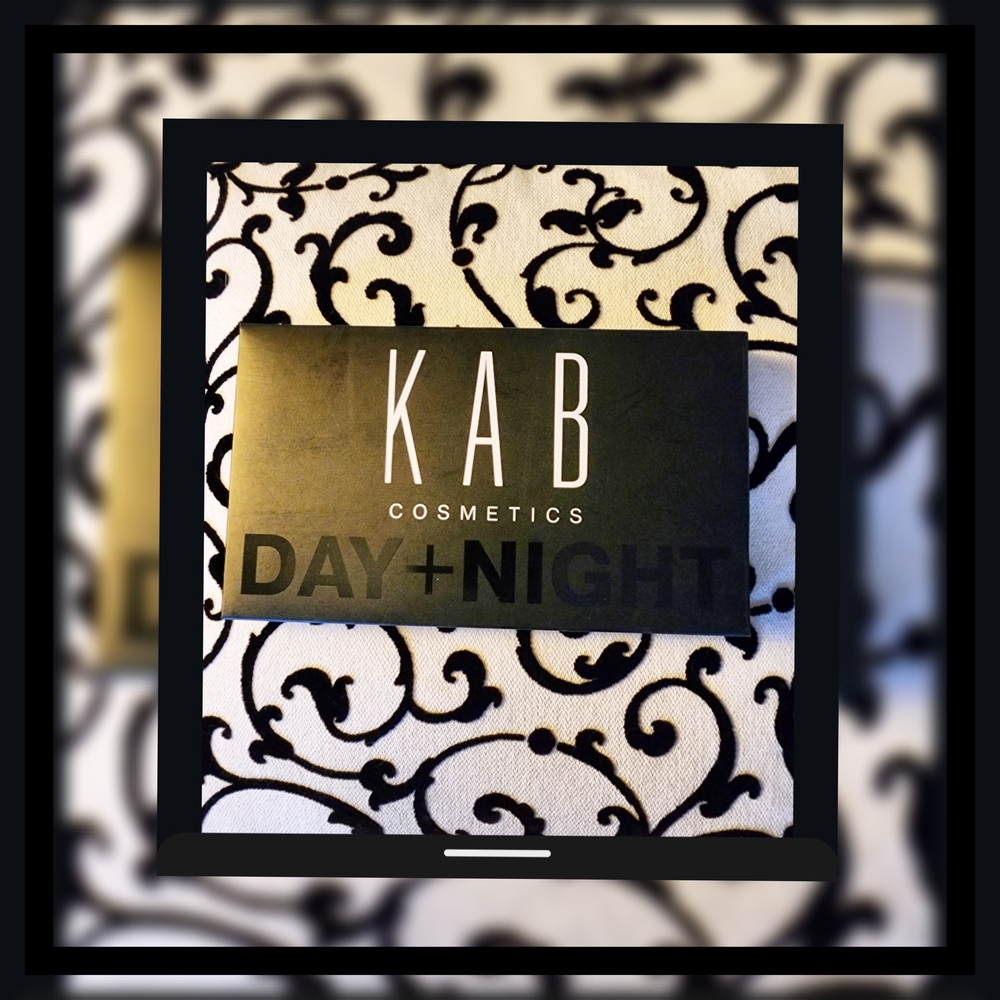 NEW KAB Day + Night Eyeshadow Palette